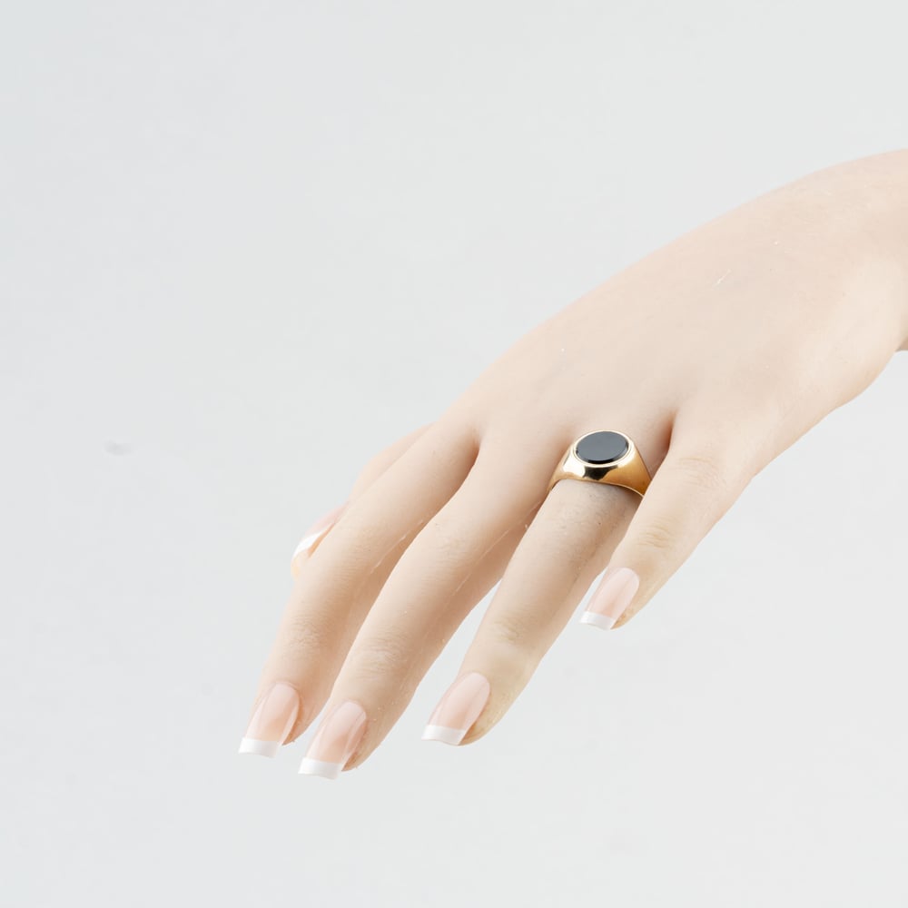 Pre-Owned 9ct Yellow Gold Onyx Oval Signet Ring 41342613