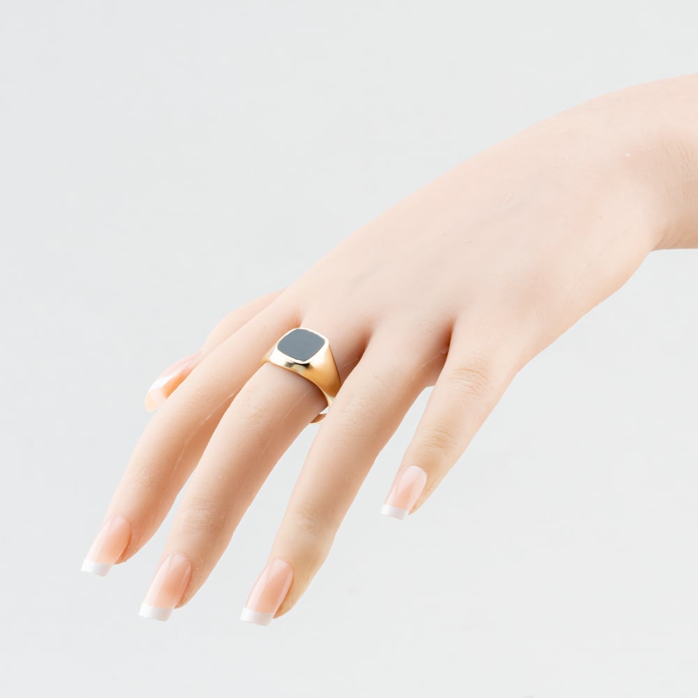 Pre-Owned 9ct Yellow Gold Onyx Cushion Signet Ring 41342619