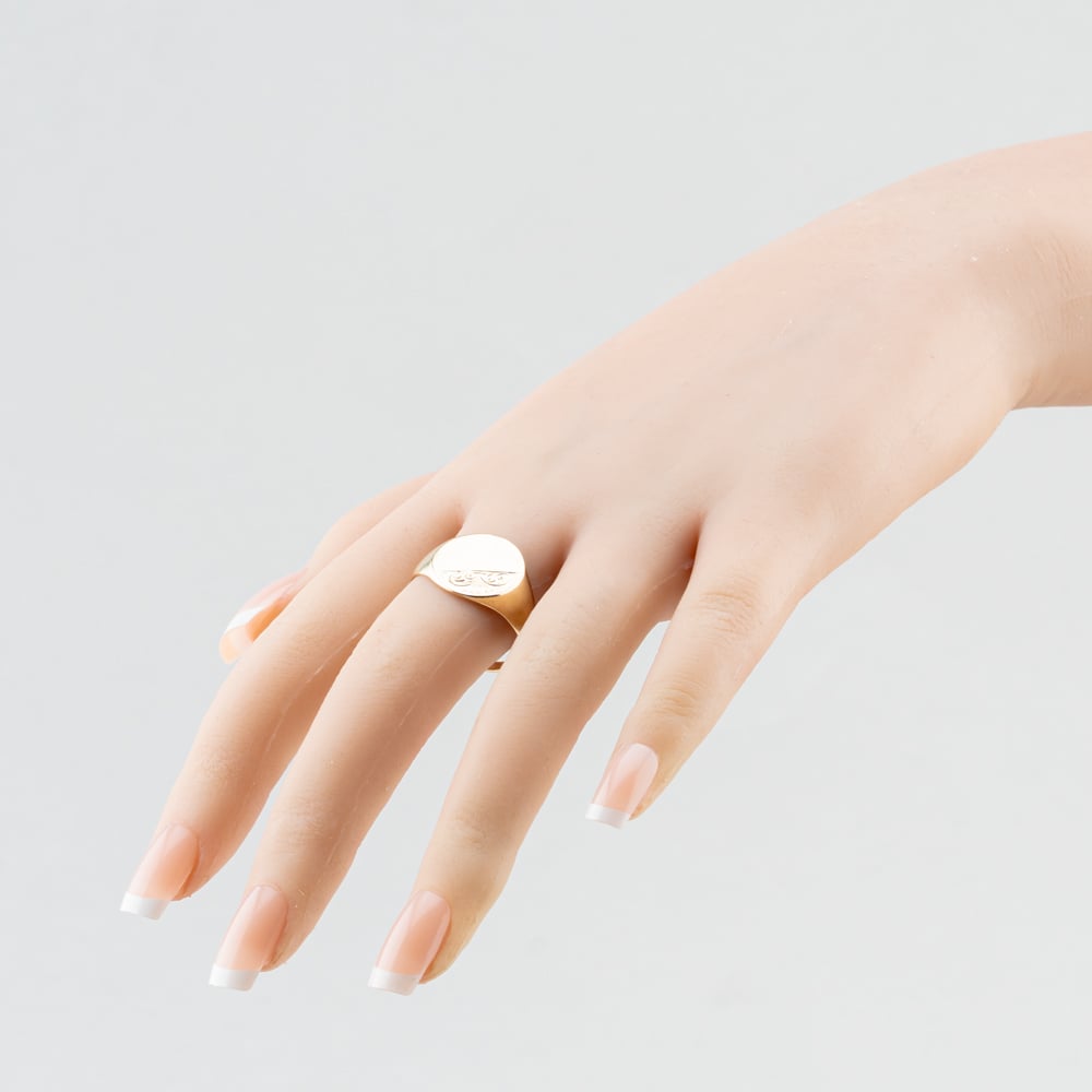 Pre-Owned 9ct Yellow Gold Oval Part Engraved Signet Ring 41342620