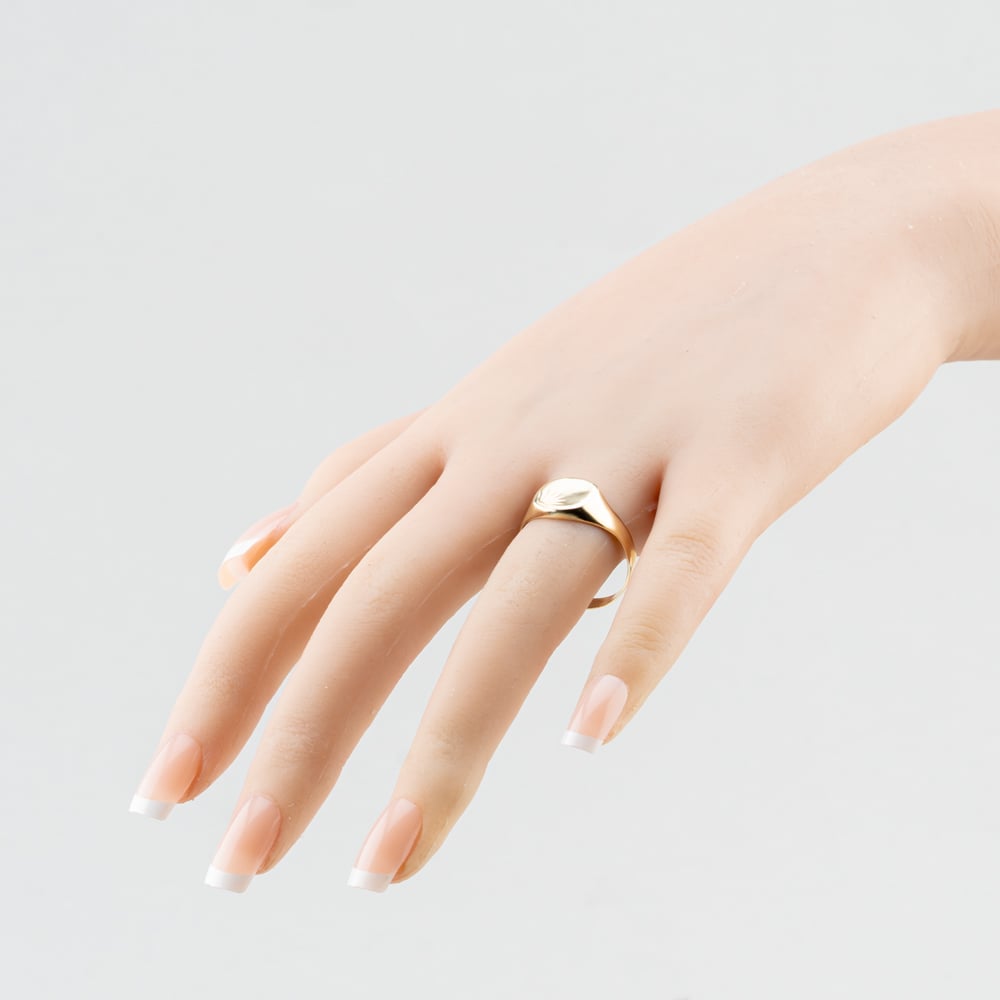 Pre-Owned 9ct Yellow Gold Cushion Sunray Pattern Signet Ring 41342629