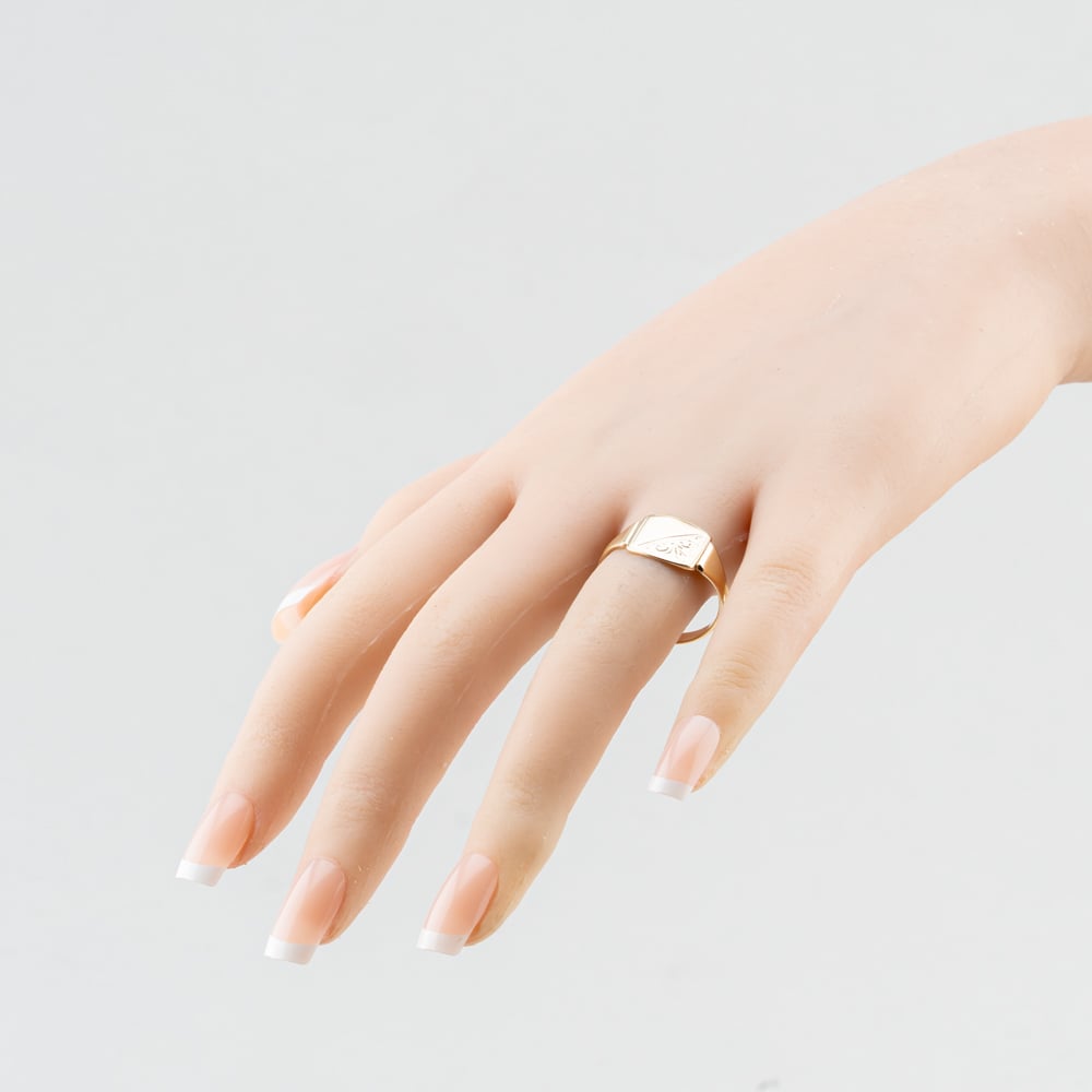 Pre-Owned 9ct Yellow Gold Half Engraved Signet Ring 41342630