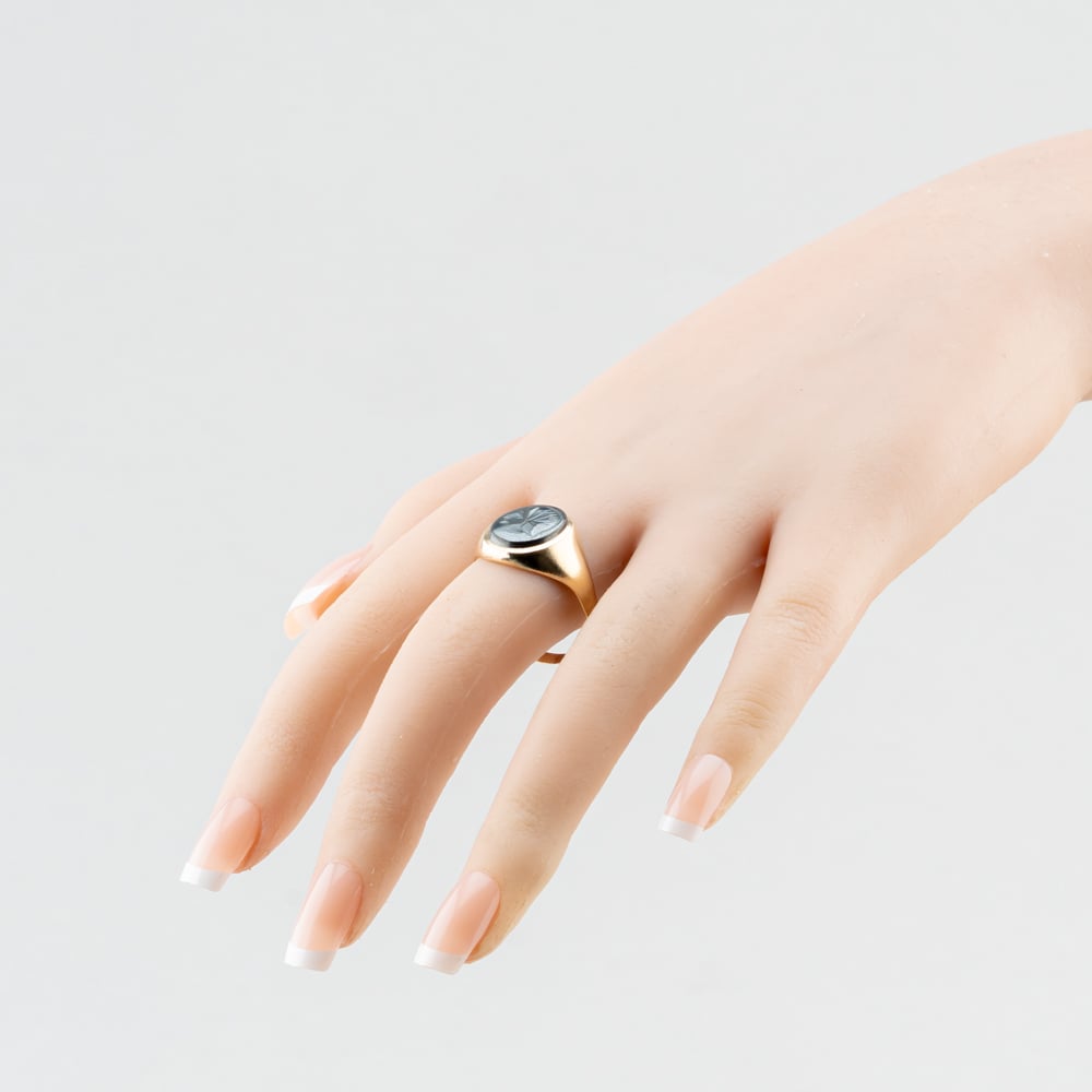 Pre-Owned 9ct Yellow Gold Hematite Oval Signet Ring 41342632