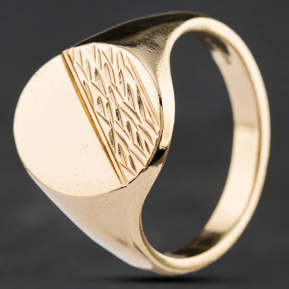 Product photograph of Pre-owned 9ct Yellow Gold Half Engraved Oval Signet Ring 4134995 from The Jewel Hut
