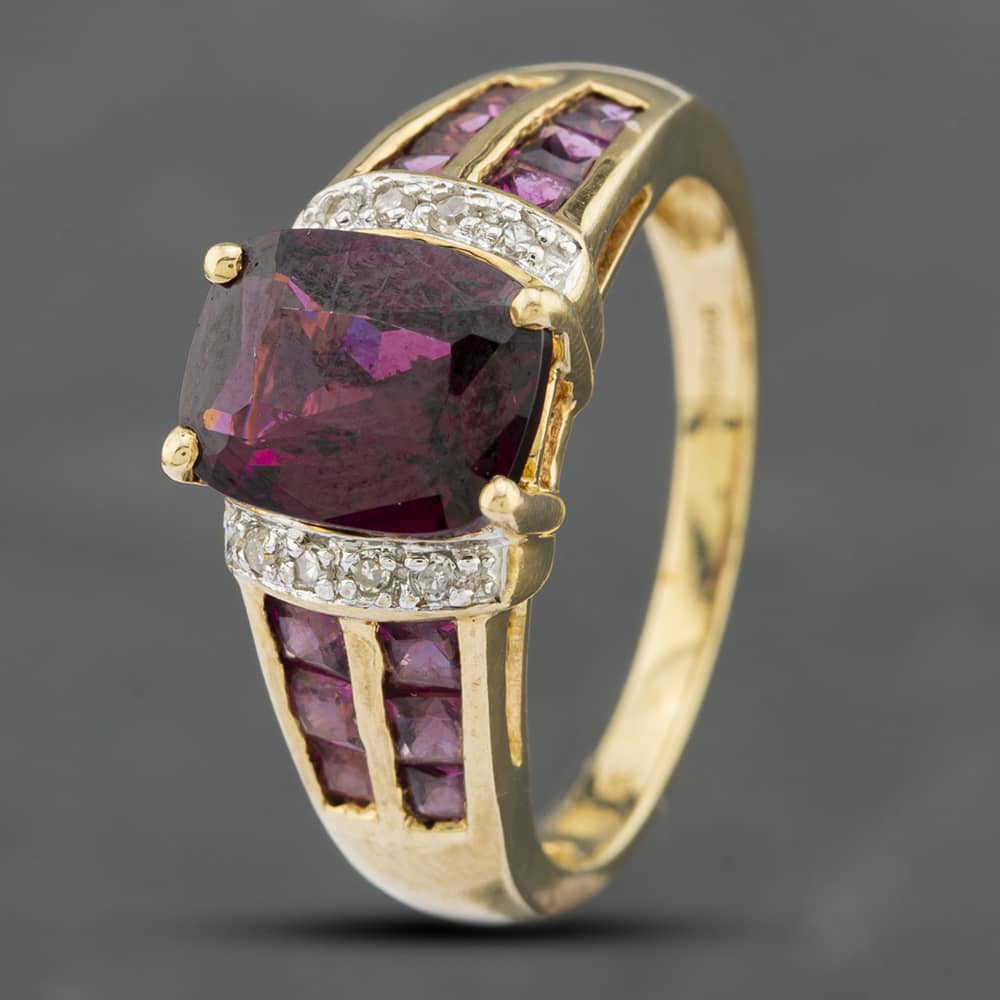 Product photograph of Pre-owned 9ct Yellow Gold Amethyst Amp Diamond Set Shoulders Dress Ring 41382179 from The Jewel Hut