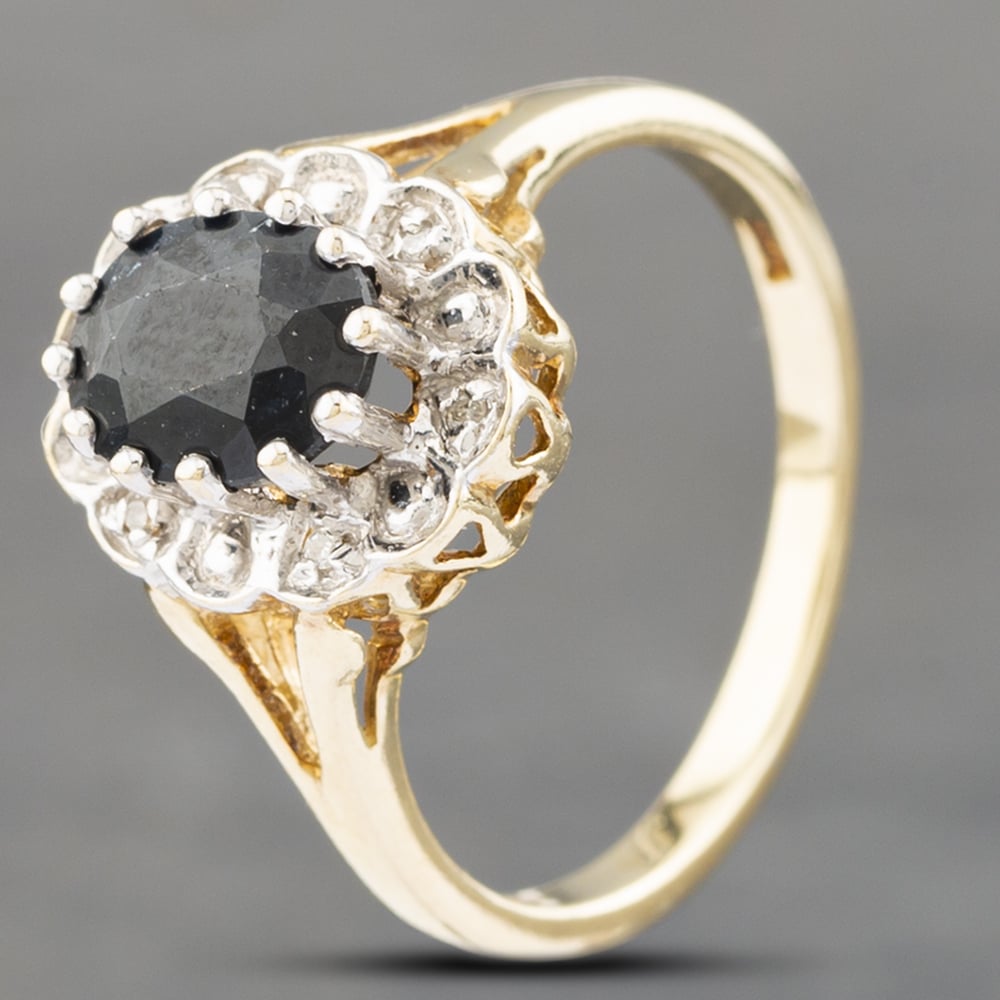 Product photograph of Pre-owned 9ct Yellow Gold Sapphire Oval Cluster Ring 41382418 from The Jewel Hut
