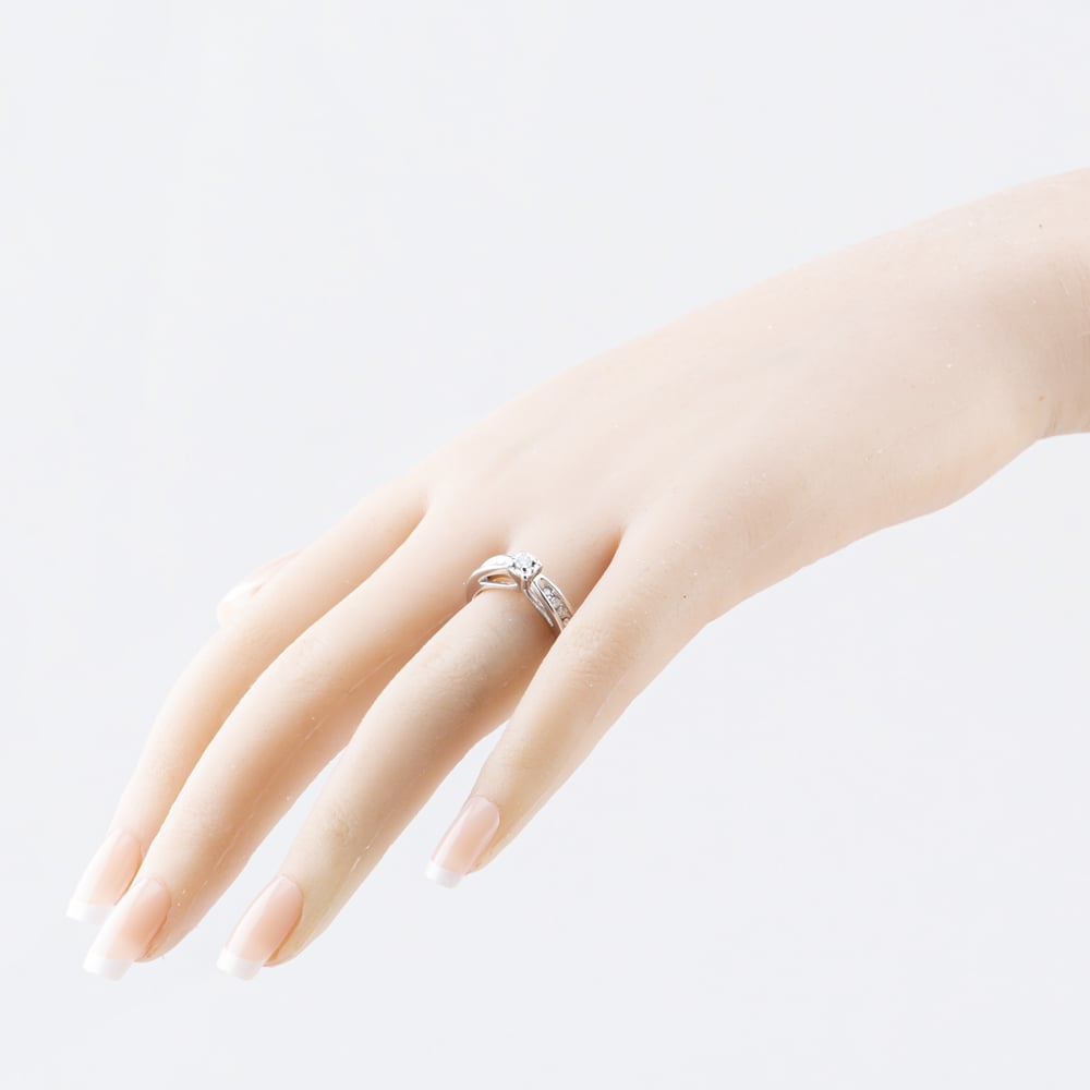 Pre-Owned 9ct White Gold 0.25ct Brilliant Cut Diamond Shoulder Set Solitaire Ring 41383889
