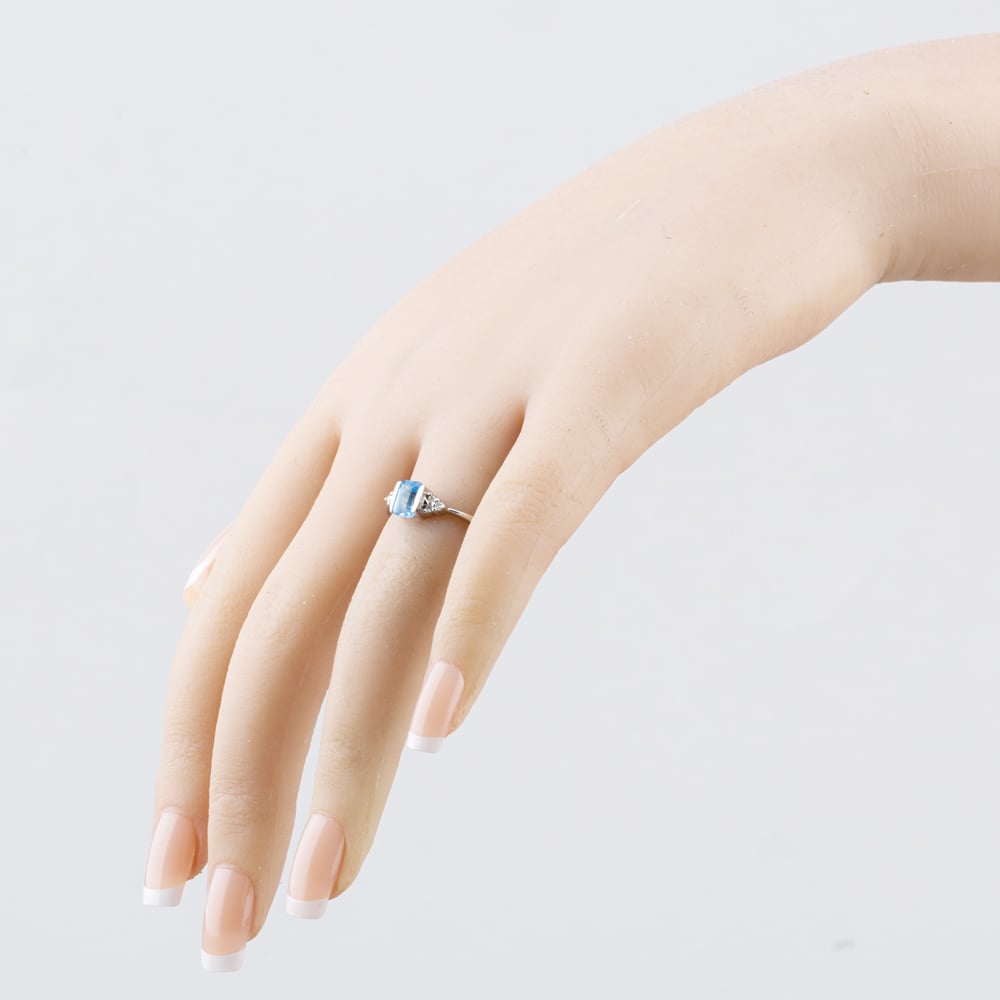 Pre-Owned 9ct White Gold 0.50ct Blue Topaz & 0.09ct Diamond Seven Stone Ring 41384324