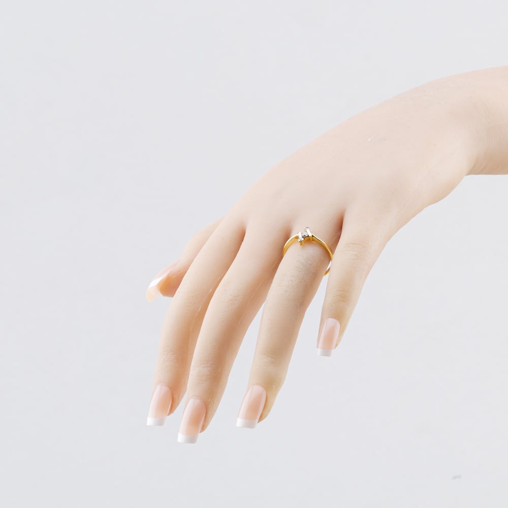 Pre-Owned 18ct Yellow Gold 0.16ct Brilliant Cut Diamond Three Stone Dress Ring 41384628