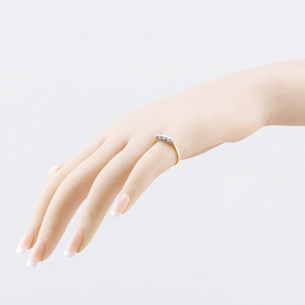 Pre-Owned Vintage Yellow Gold 0.25ct Brilliant Cut Diamond Graduated Four Stone Ring 41384710
