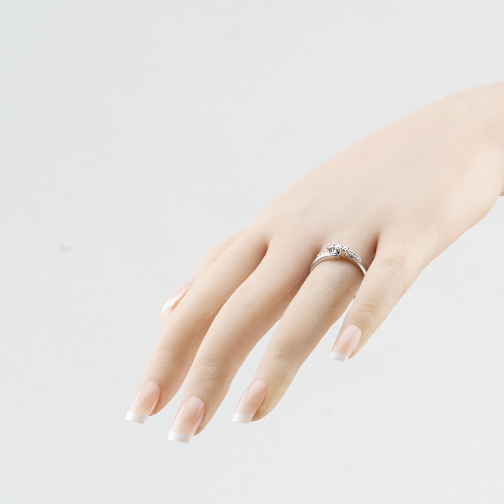 Pre-Owned 9ct White Gold Diamond Twist Dress Ring 41384790