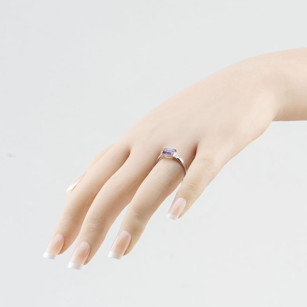 Pre-Owned 9ct White Gold Diamond & Amethyst Oblong Dress Ring 41384809