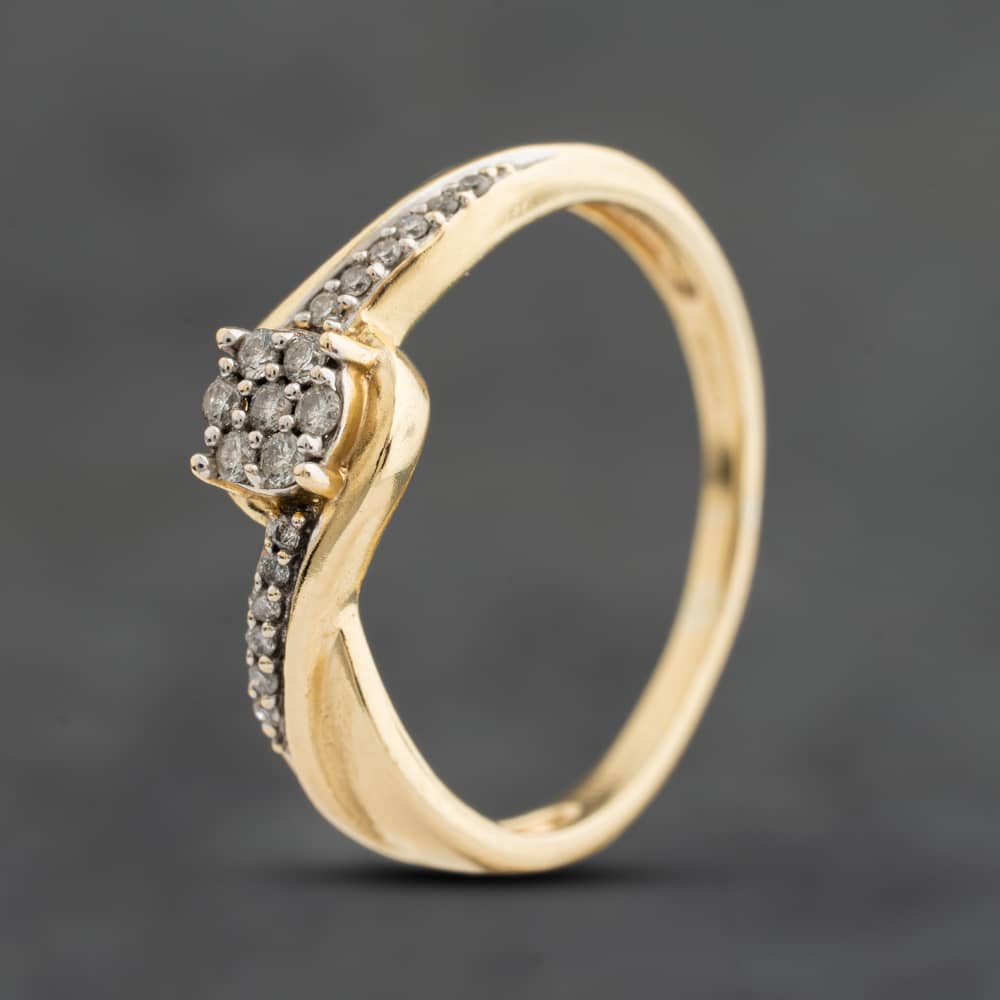 Pre-Owned 9ct Yellow Gold Brilliant Cut Diamond Cluster Ring 41384954