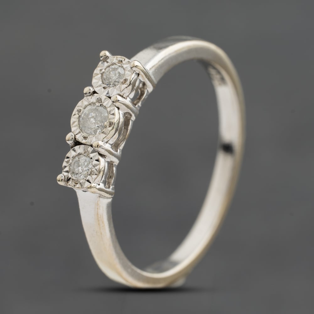 Pre-Owned 9ct White Gold 0.15ct Brilliant Cut Diamond Three Stone Ring 41384993