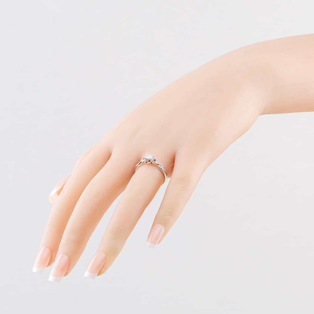 Pre-Owned 9ct White Gold 0.10ct Diamond Shoulder Set Solitaire Ring 41385021