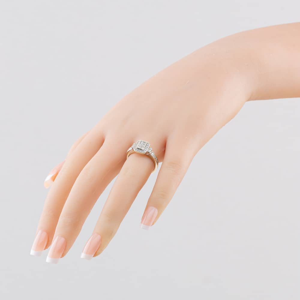Pre-Owned 9ct White Gold 0.50ct Diamond Oblong Cluster Ring 41385027