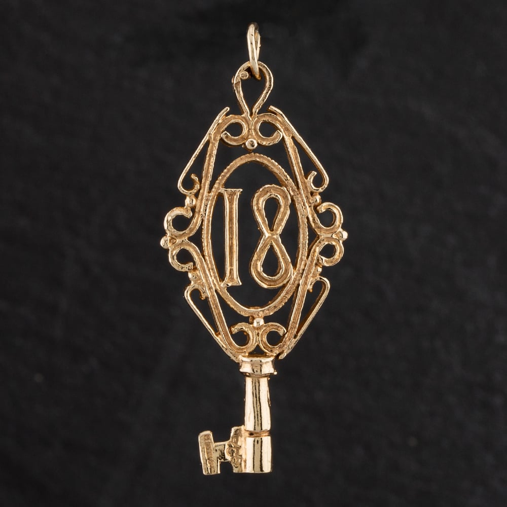 Product photograph of Pre-owned 9ct Yellow Gold 18 Key Loose Pendant 4139093 from The Jewel Hut