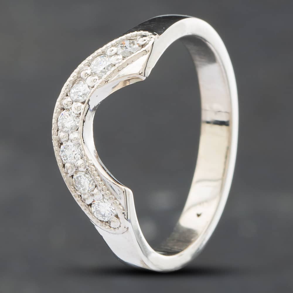 Product photograph of Pre-owned 18ct White Gold Diamond Shaped Ring 41481238 from The Jewel Hut