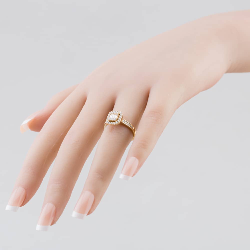 Pre-Owned 9ct Yellow Gold Diamond Oblong Cluster Ring 41481517