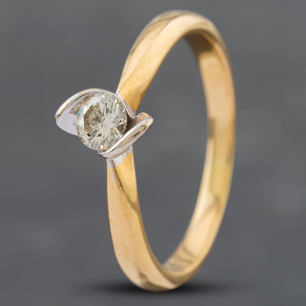 Product photograph of Pre-owned 18ct Yellow Gold 0 25ct Brilliant Cut Diamond Solitaire Ring 41481598 from The Jewel Hut