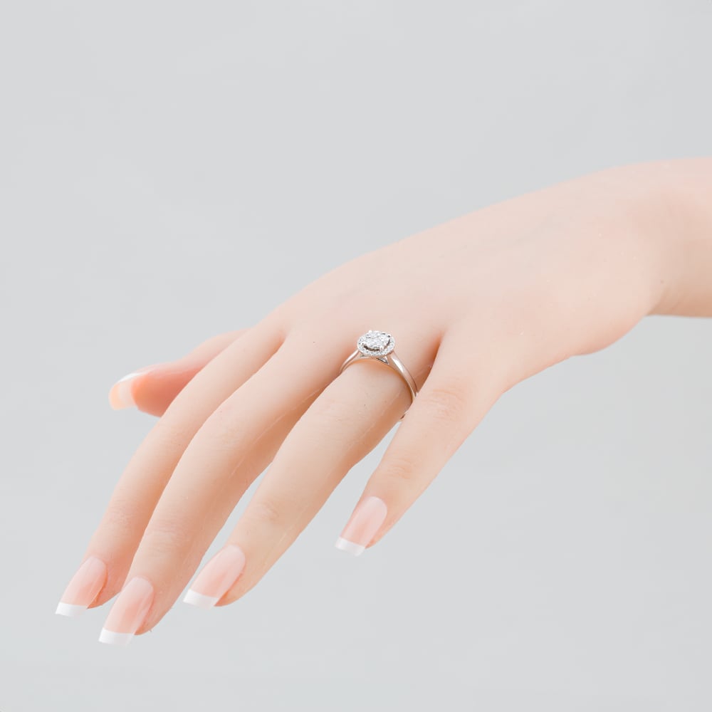 Pre-Owned 9ct White Gold 0.28ct Brilliant Cut Diamond Round Halo Ring 41481623