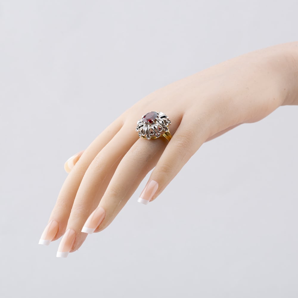 Pre-Owned Vintage 18ct Yellow Gold Garnet & Brilliant Cut Diamond Spray Design Cluster Ring 41481756