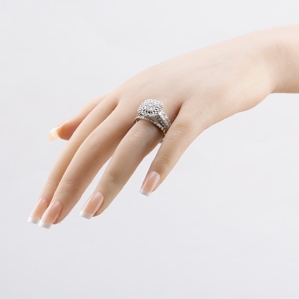 Pre-Owned 9ct White Gold 2.00ct Brilliant Cut Diamond Cushion Cluster Ring 41482046