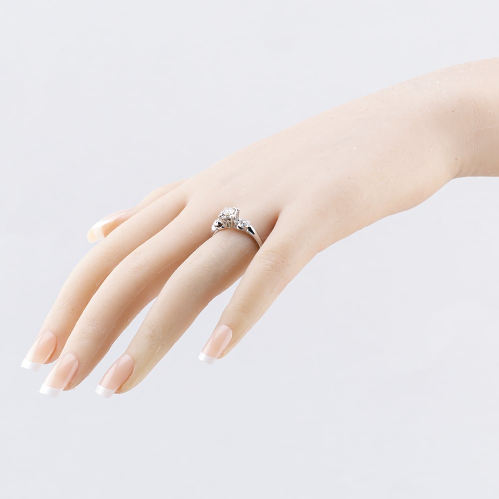 Pre-Owned Vintage White Gold 0.36ct Brilliant Cut Diamond High Set Shoulder Set Solitaire Ring 41482403