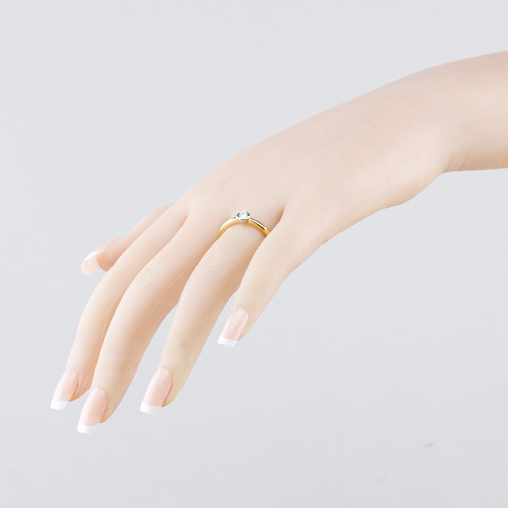 Pre-Owned Yellow Gold 0.05ct Brilliant Cut Diamond Solitaire Ring 41482473