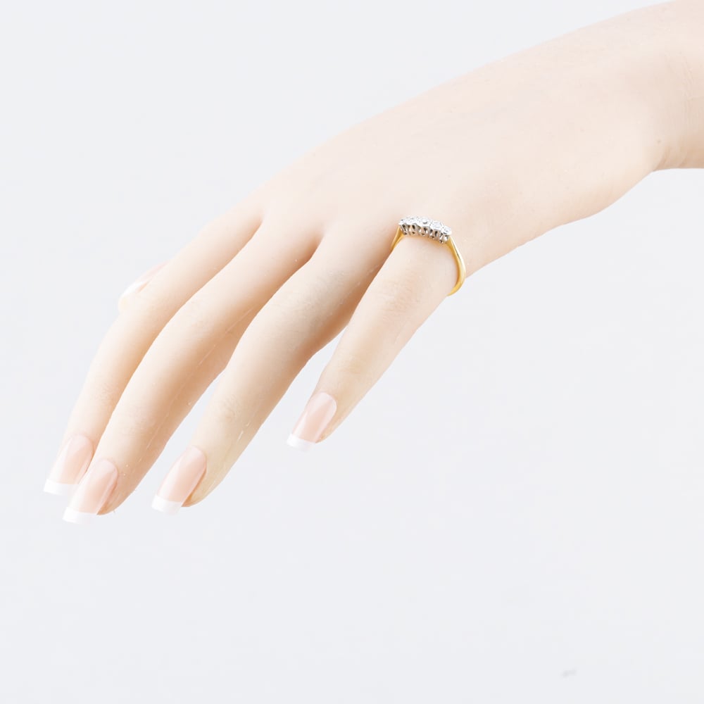 Pre-Owned 14ct Yellow Gold 0.15ct Diamond Five Stone Ring 41482490