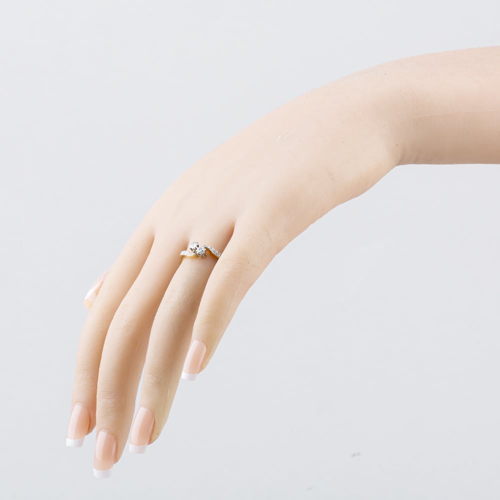 Pre-Owned Vintage Yellow Gold 0.25ct Brilliant Cut Diamond Shoulder Set Twist Two Stone Ring 41482712