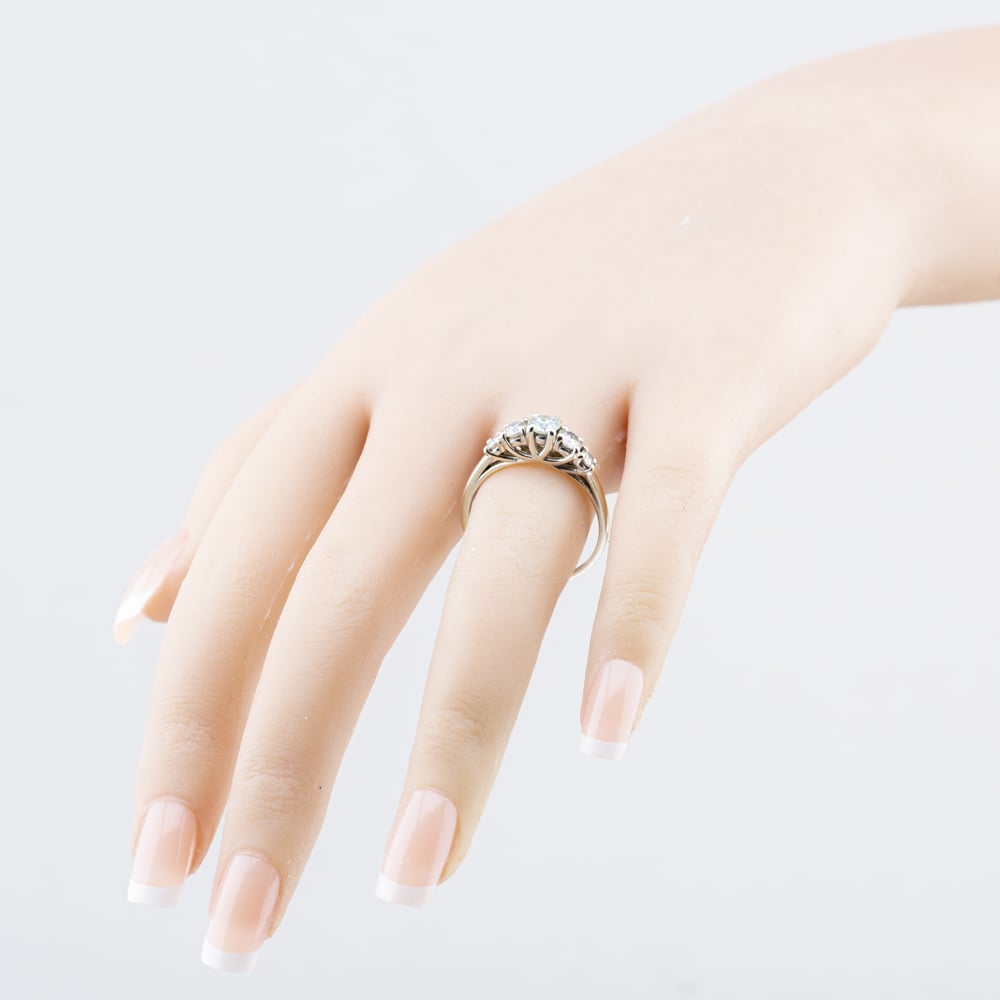 Pre-Owned 9ct White Gold Diamond Graduating Five Stone Ring 41482783