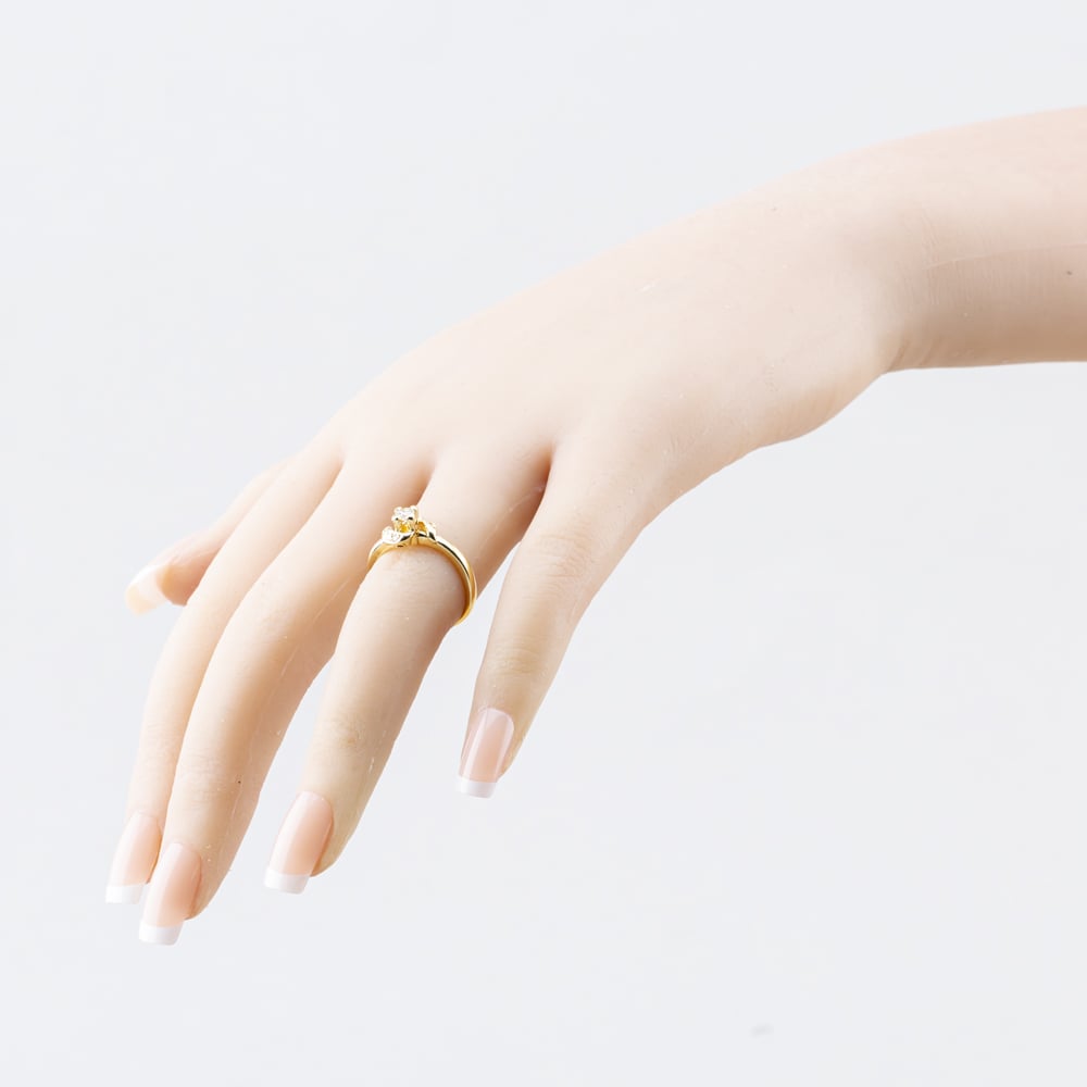 Pre-Owned 18ct Yellow Gold 0.20ct Brilliant Cut Diamond Twist Shoulder Set Solitaire Ring 41482865