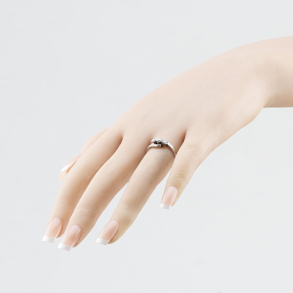 Pre-Owned 18ct White Gold Diamond Twist Three Stone Ring 41482979