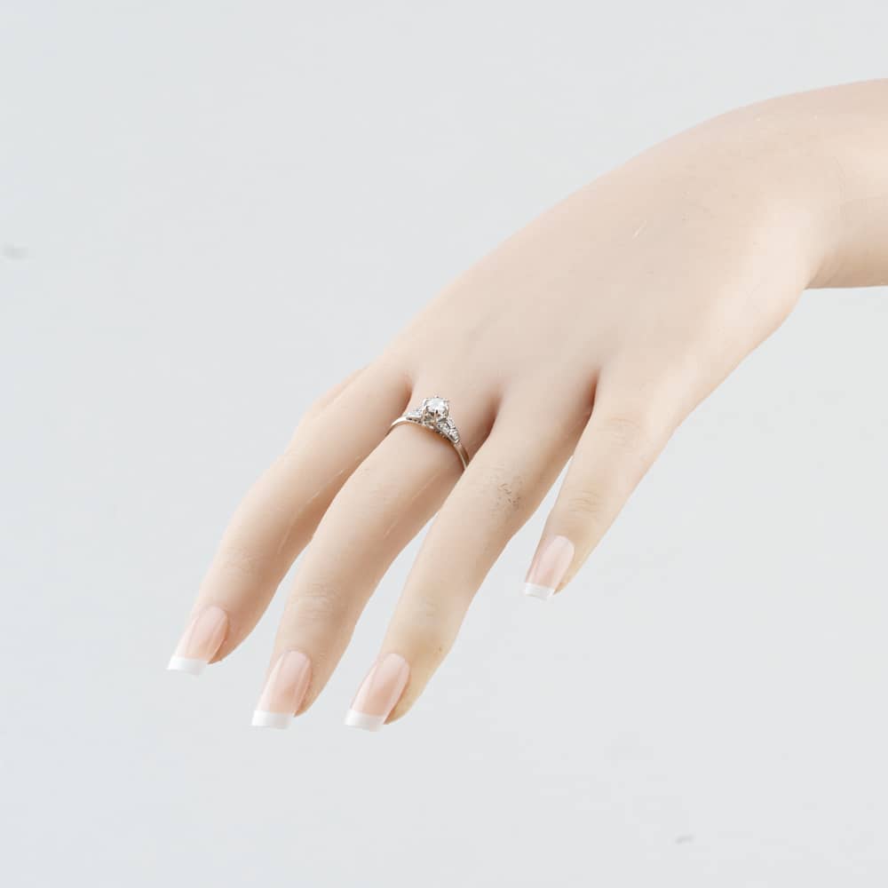 Pre-Owned 18ct White Gold 0.25ct Brilliant Cut Diamond Shoulder Set Solitaire Ring 41482992