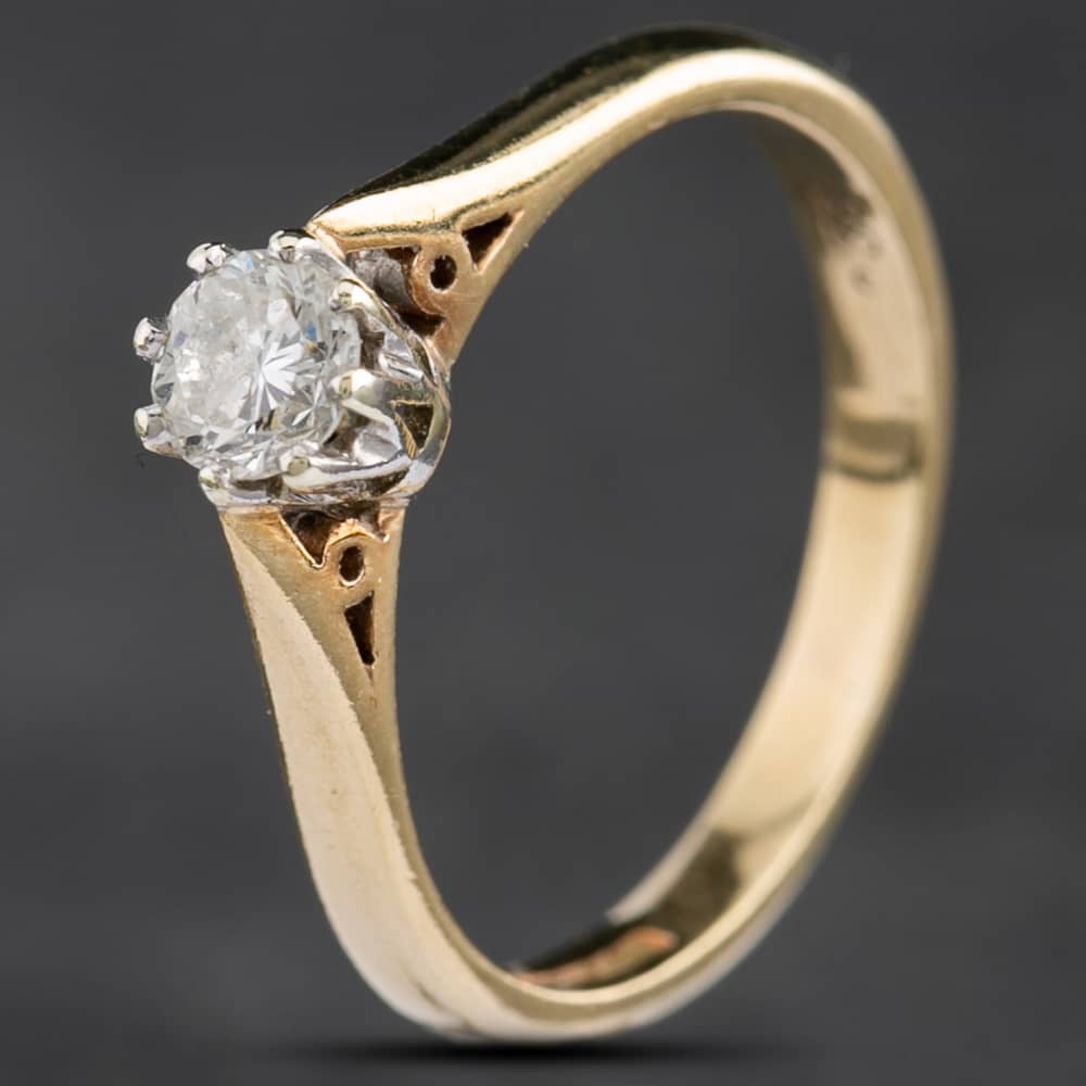 Product photograph of Pre-owned 9ct Yellow Gold 0 33ct Brilliant Cut Diamond Solitaire Ring 4148505 from The Jewel Hut
