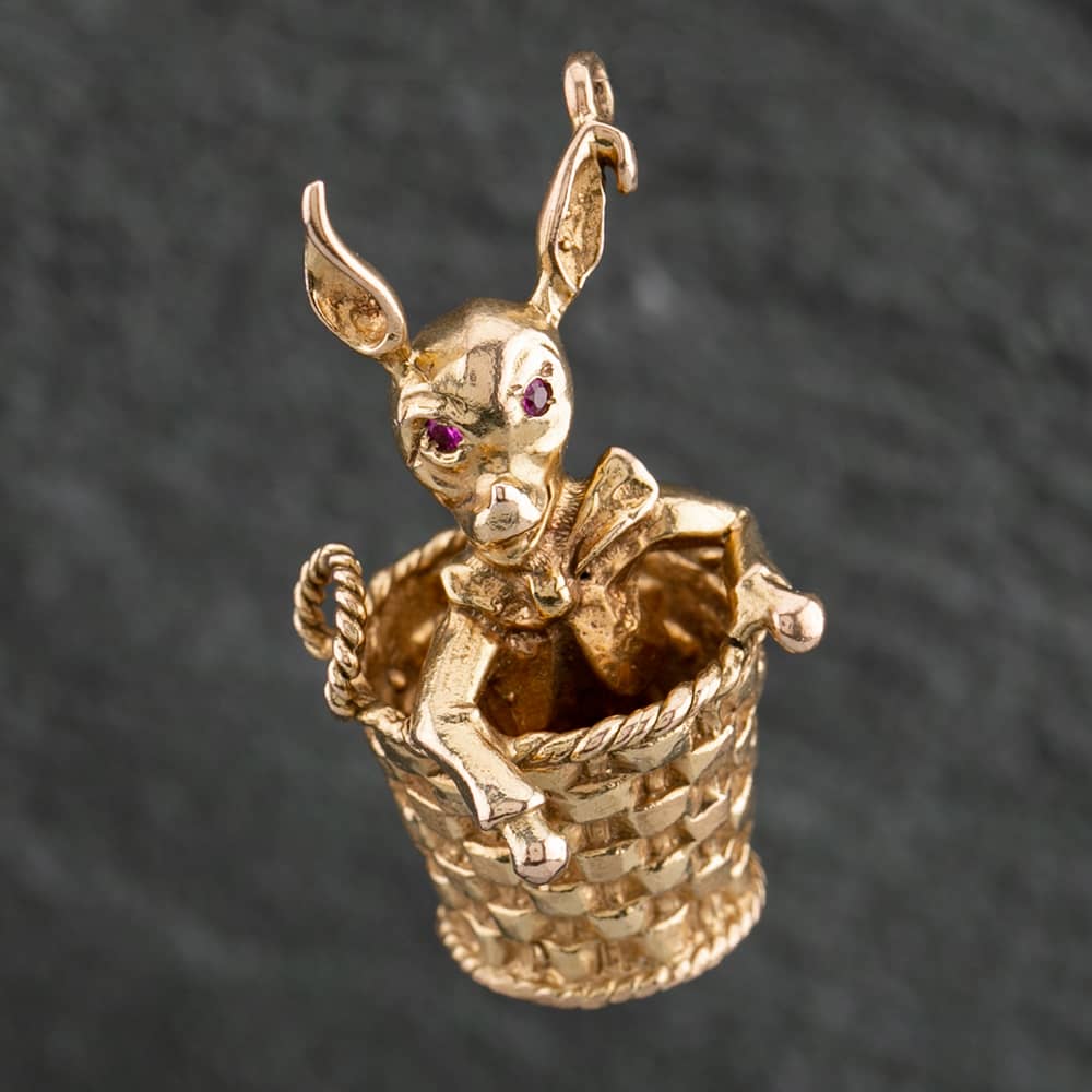Product photograph of Pre-owned 9ct Yellow Gold Bunny In A Basket Loose Pendant 4152047 from The Jewel Hut