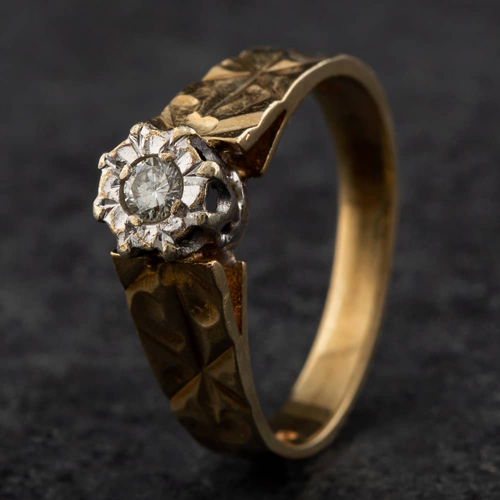 Product photograph of Pre-owned 9ct Yellow Gold Amp Diamond Solitaire Ring 4158051 from The Jewel Hut
