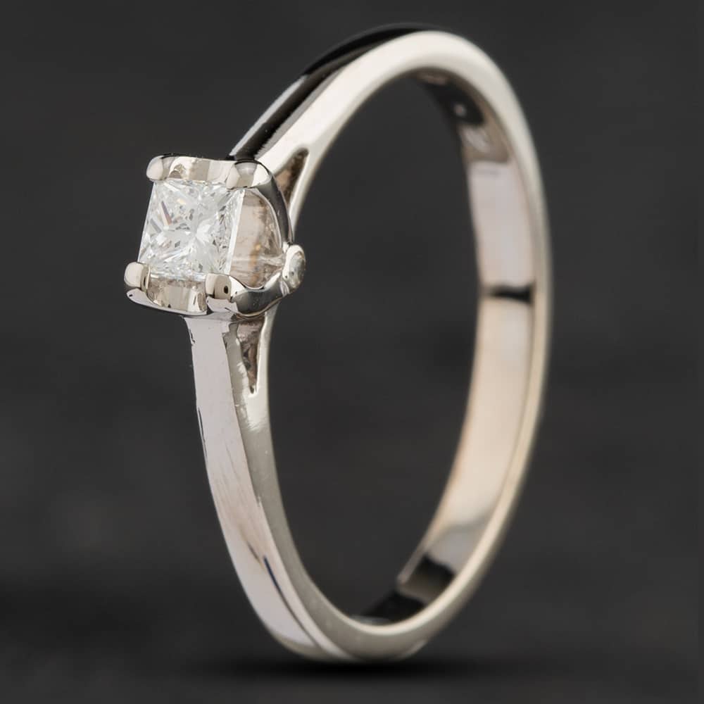 Pre-Owned 18ct White Gold 0.21ct Princess Cut Diamond Solitaire Ring 4158129 Pre-Owned 18ct White Gold 0.21ct Princess Cut Diamond Solitaire Ring 4158129