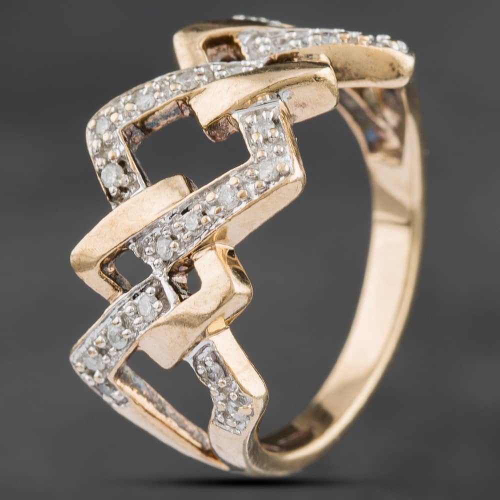 Product photograph of Pre-owned 9ct Yellow Gold Diamond Patterned Ring 4158498 from The Jewel Hut