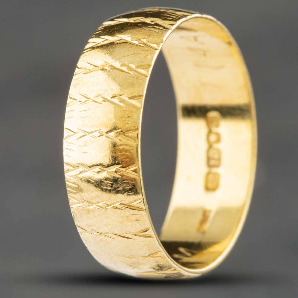 Product photograph of Pre-owned Vintage 18ct Yellow Gold 6mm Patterned Wedding Ring 41871033 from The Jewel Hut