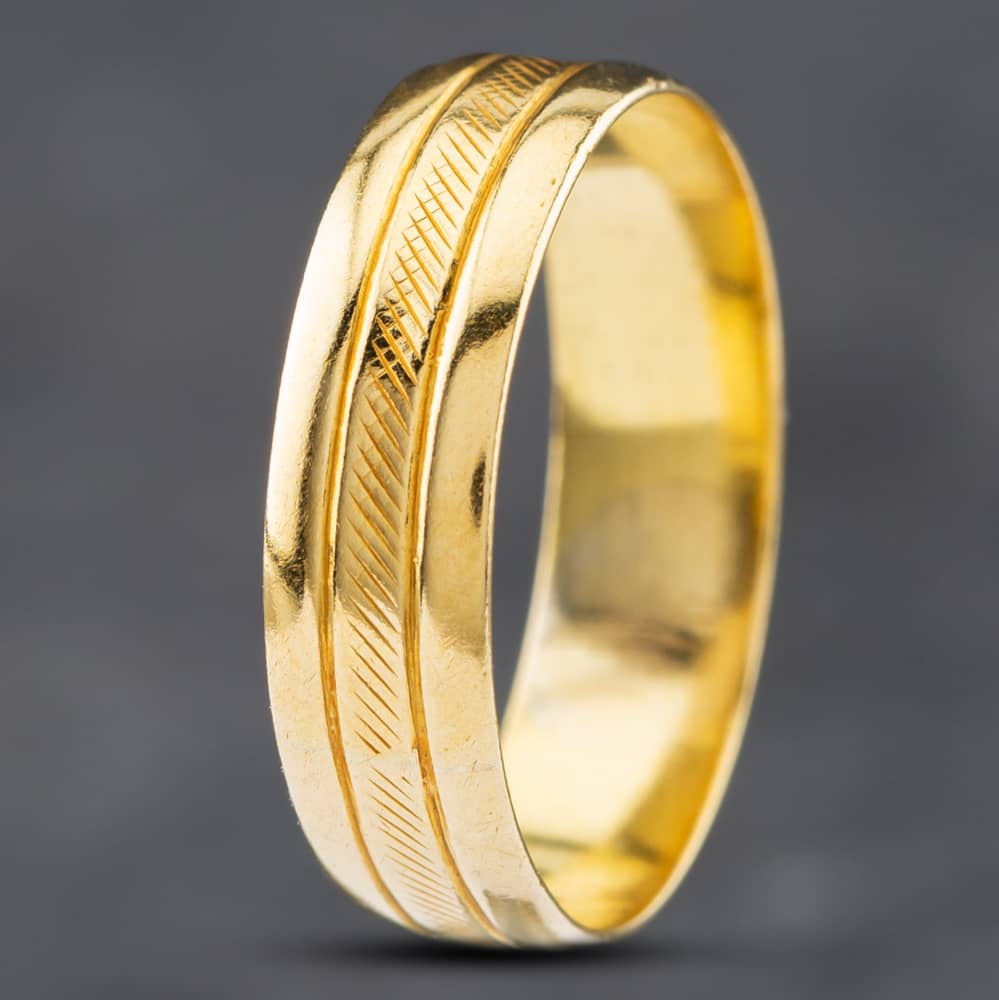 Product photograph of Pre-owned 18ct Yellow Gold 6mm Patterned Wedding Ring 41871317 from The Jewel Hut