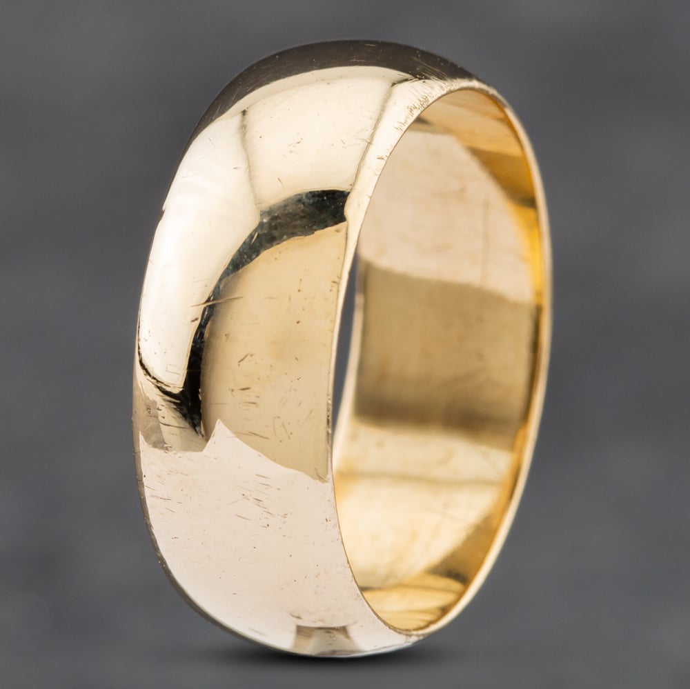 Product photograph of Pre-owned 9ct Yellow Gold D Shape 7 5mm Plain Wedding Ring 41871363 from The Jewel Hut