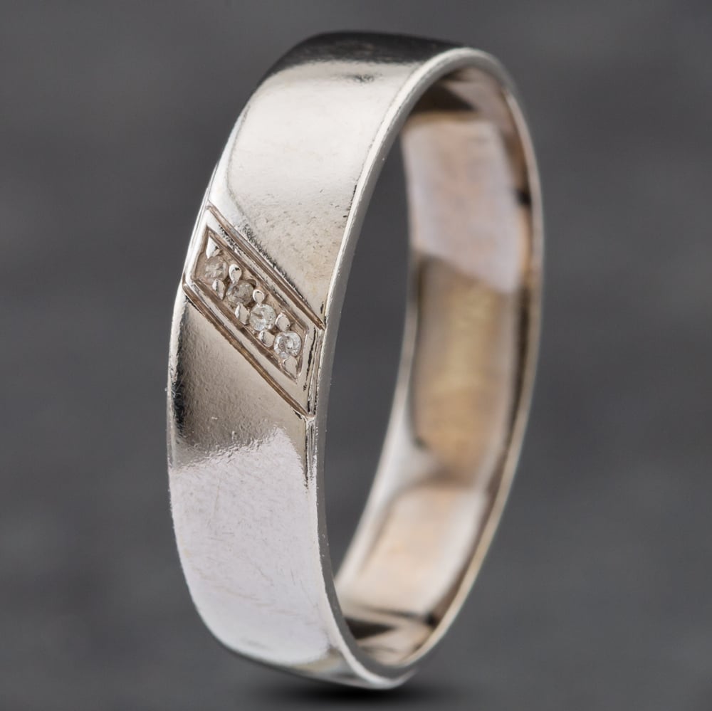 Product photograph of Pre-owned 9ct White Gold Diamond 5 5mm Wedding Ring 41871365 from The Jewel Hut