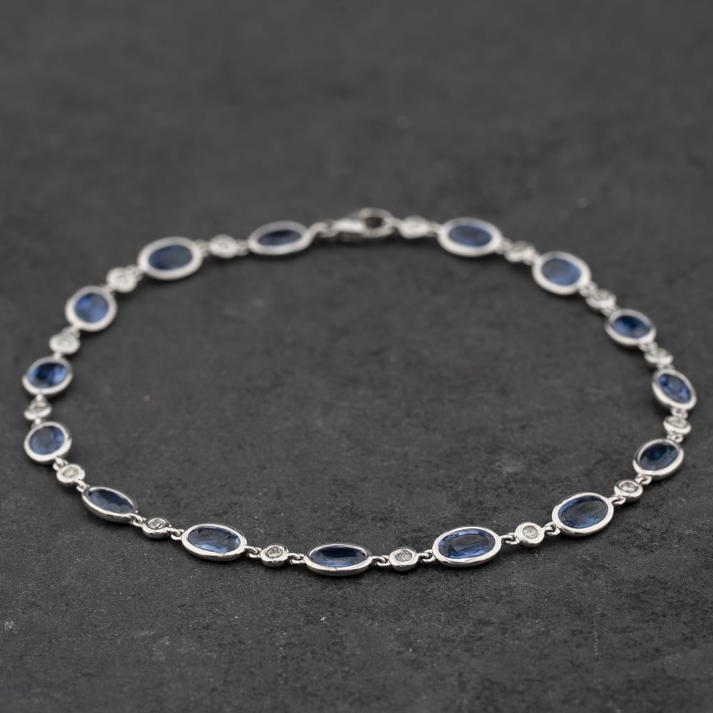 Pre-Owned 14ct White Gold 3.25ct Sapphire &amp; 0.25ct Brilliant Cut Diamond Oval 7.25 Inch Bracelet 43071022