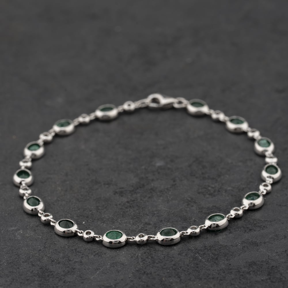 Pre-Owned 14ct White Gold 4.50ct Emerald &amp; 0.50ct Brilliant Cut Diamond 7.25 Inch Bracelet 43071023
