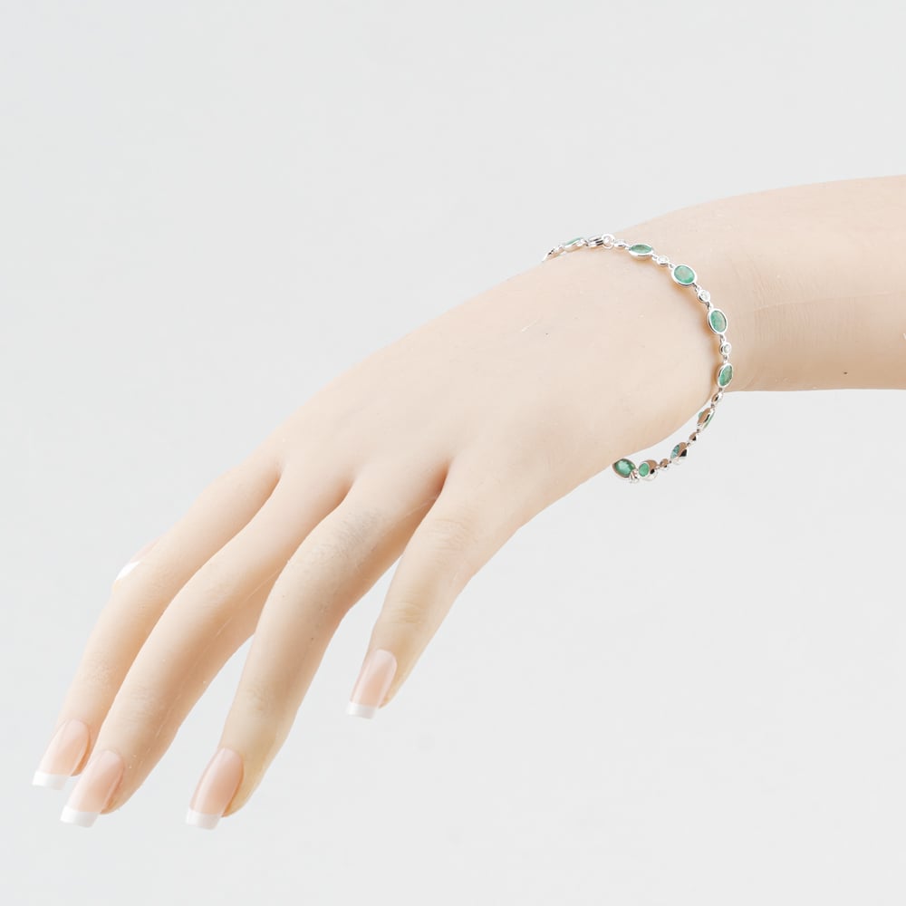 Pre-Owned 14ct White Gold 4.50ct Emerald & 0.50ct Brilliant Cut Diamond 7.25 Inch Bracelet 43071023