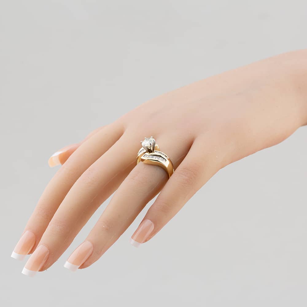 Pre-Owned 14ct Yellow Gold Certificated 1.09ct Diamond Twist Shoulder Set Solitaire Ring 43121038