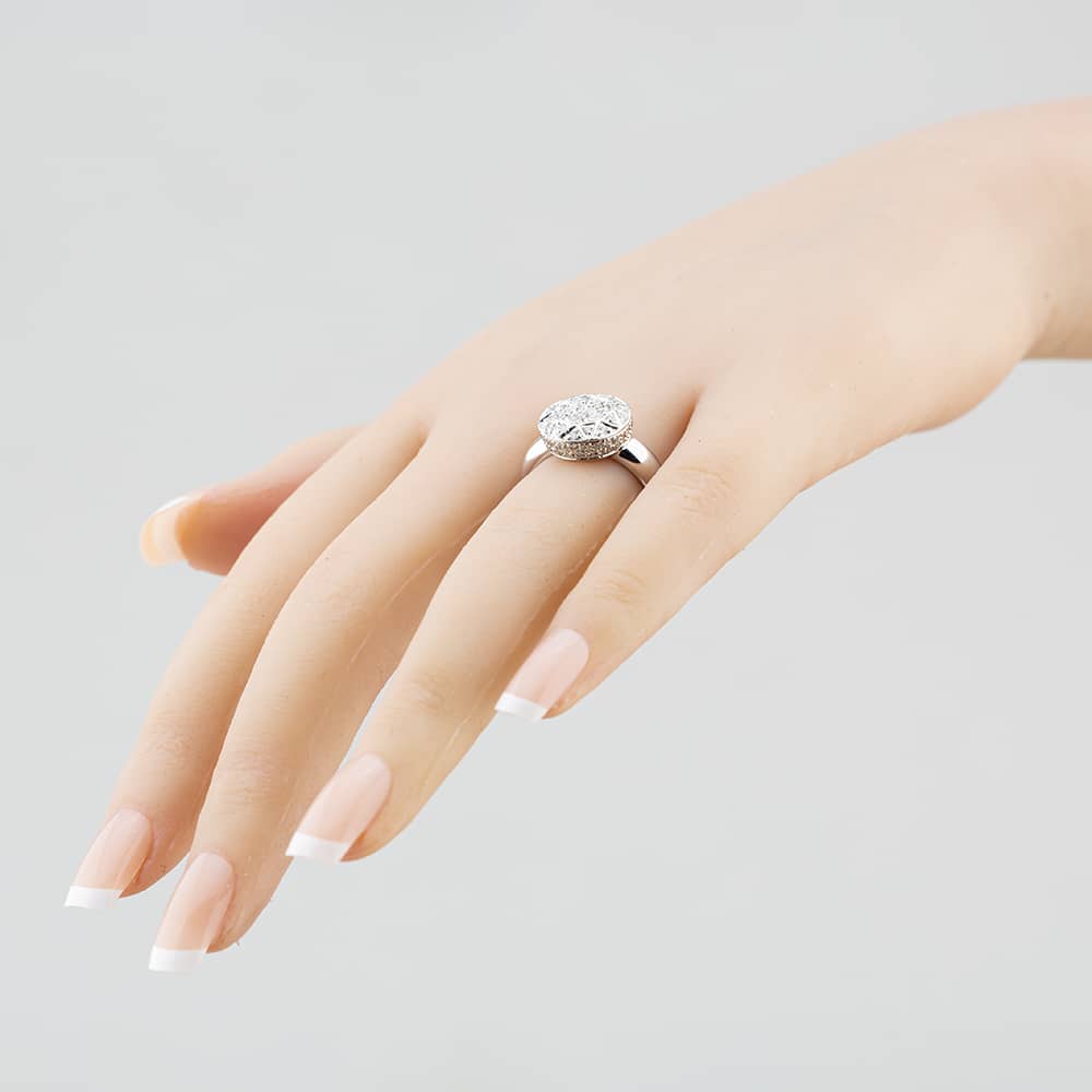 Pre-Owned 18ct White Gold Brilliant Cut Diamond Round Cluster Ring 43121168