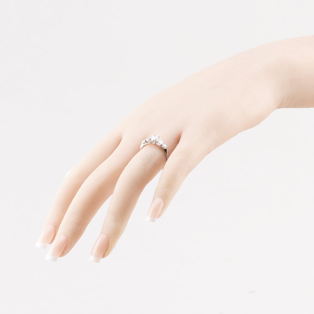 Pre-Owned Platinum 1.00ct Brilliant Cut Diamond Graduated Five Stone Ring 43121340