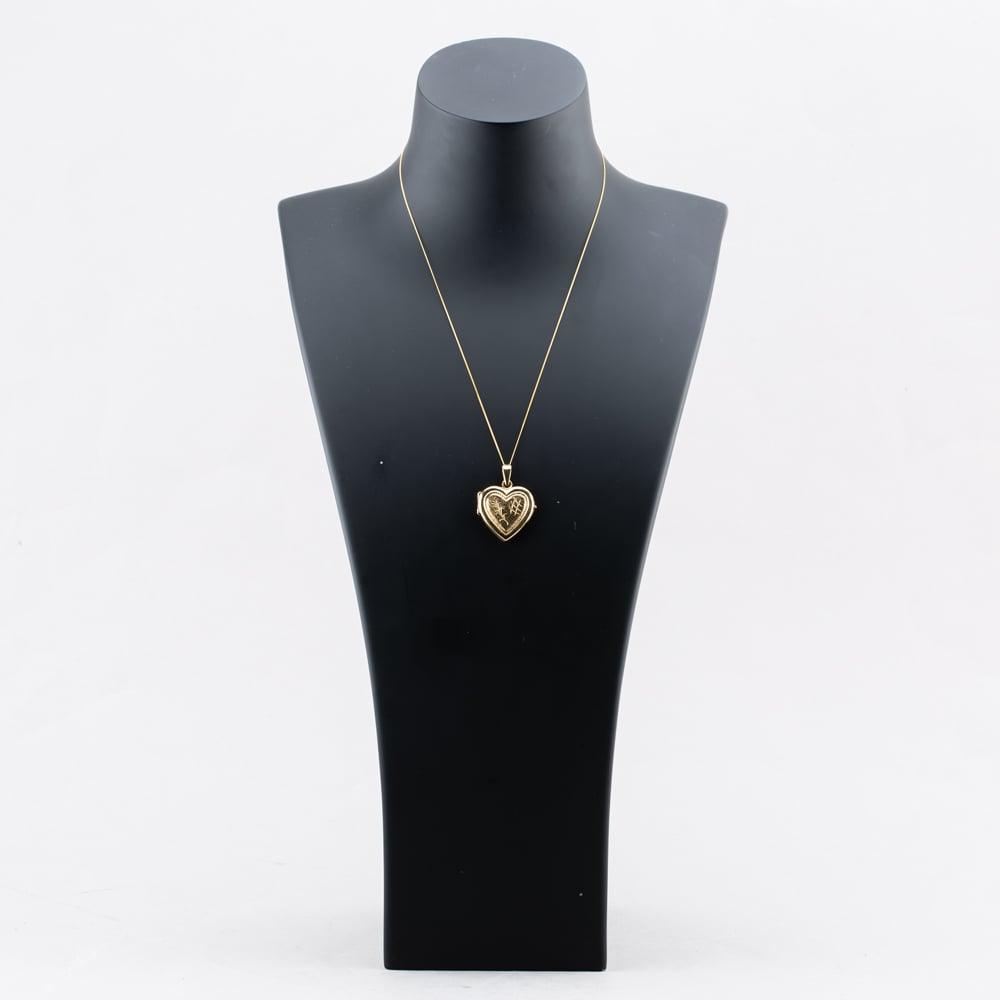 Pre-Owned 9ct Yellow Gold Heart Engraved Locket Pendant & 18 Inch Curb Chain 43141301